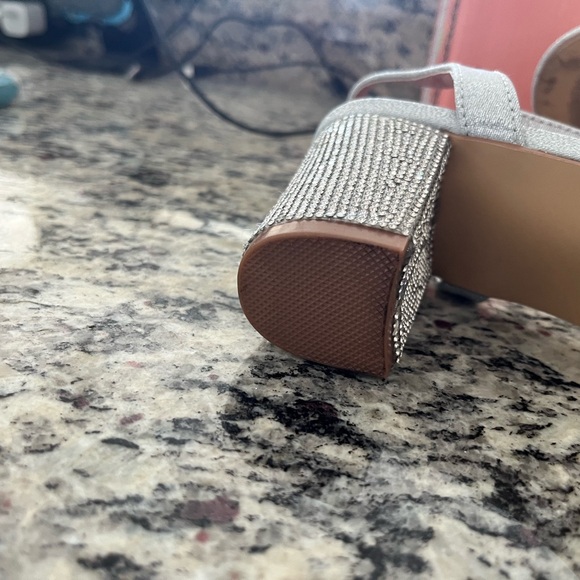 Worn once size 8.5 dazzle Rhinestone 3inch sandals - Picture 5 of 8